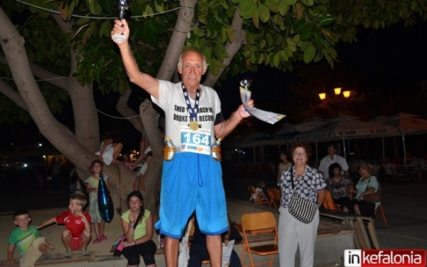 Βράβευση υπερμαραθωνοδρόμου Θεόδορου Δελακά στα Τρωϊαννάτα