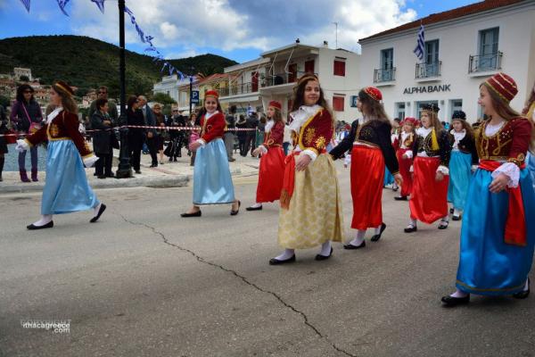 Η παρέλαση της 25ης Μαρτίου στην Ιθάκη (εικόνες)