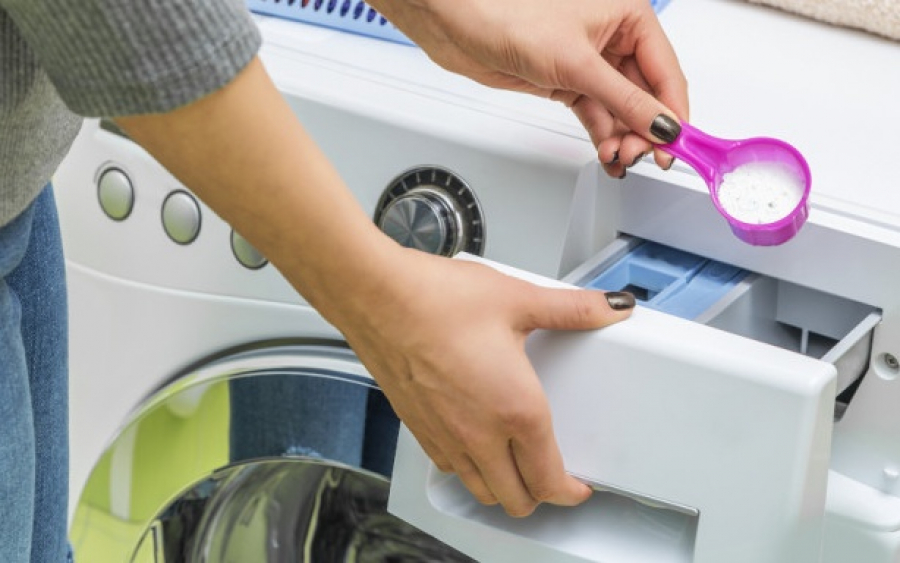 Απορρυπαντικό πλυντηρίου σε σκόνη ή ύγρο; Τι είναι καλύτερο για το πλυντήριο