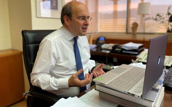 Χατζηδάκης: Δεν θα αυξηθεί η τιμή της ΔΕΗ ούτε μια στο τρισεκατομμύριο