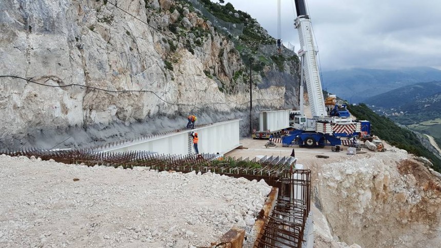 Σε φάση συναρμολόγησης η γέφυρα του Χάρακα (εικόνες)