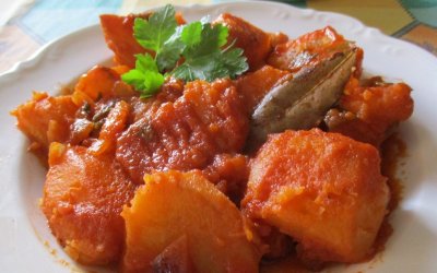 Πατάτες σοφιγάδες Κεφαλονίτικες (γιαχνί) από την Σία Λαδά