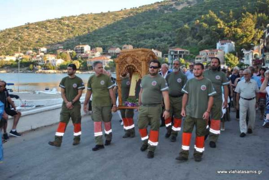 Η Αγ. Ευφημία γιόρτασε την πολιούχο της (εικόνες από τη λιτανεία)