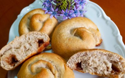 Αφράτα μυρωδάτα ταχινόψωμα από την Σία Λαδά