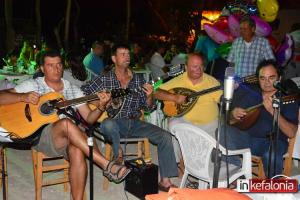 Ρομαντζάδα, Ριγανάδα και όμορφη Καντάδα στο Τραπεζάκι! (εικόνες + video)