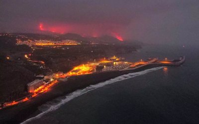 Ισπανία: Έφτασε στον ωκεανό η λάβα από το ηφαίστειο στη Λα Πάλμα – Εικόνες αποκάλυψης