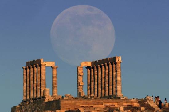 Η μεγαλύτερη πανσέληνος του χρόνου - Εντυπωσιακές φωτογραφίες από τον κόσμο