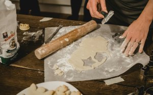 Γιατι η λαδόκολλα δεν πρέπει να μπαίνει κάτω από το φαγητό