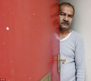 Γιατί βάζουν τους πρόσφυγες σε σπίτια με κόκκινες πόρτες στη Βρετανία;