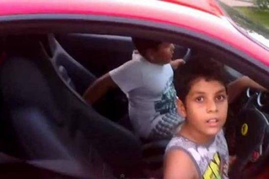 9χρονος οδήγησε Ferrari με συνοδηγό τον 5 χρονο αδελφό του [VIDEO]
