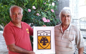 Καμιναράτα: Ο Κεφαλονίτης πρόεδρος της Ένωσης Καλλιτεχνών και Λογοτεχνών Ηλιούπολης δώρισε έργα του σε χωριανούς του (εικόνες)