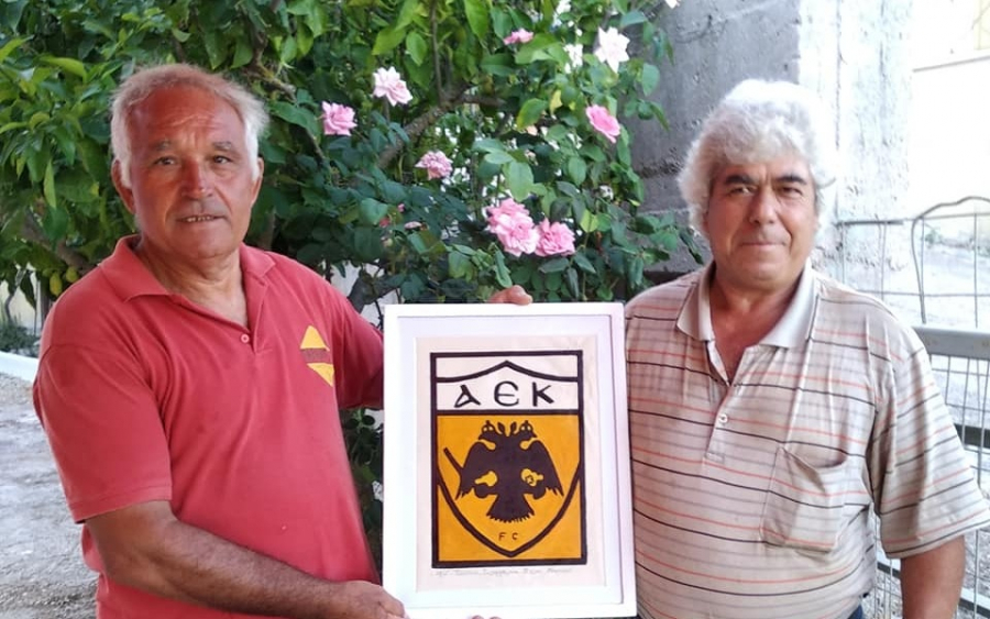 Καμιναράτα: Ο Κεφαλονίτης πρόεδρος της Ένωσης Καλλιτεχνών και Λογοτεχνών Ηλιούπολης δώρισε έργα του σε χωριανούς του (εικόνες)