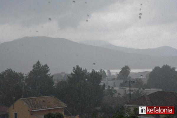Ισχυρή καταιγίδα πλήττει την Κεφαλονιά