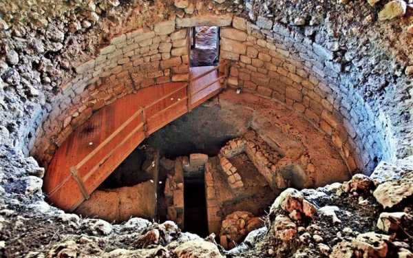 Σημαντική εξέλιξη στο θέμα του μυκηναϊκού τάφου των Τζαννάτων- Η Υπουργός Πολιτισμού ζητά να δοθεί τελική λύση