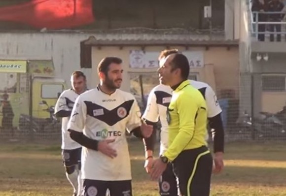 Απίστευτα "γαλλικά" από διαιτητή στη Φθιώτιδα! (video)