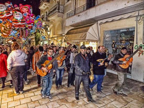 «Μαγική» βραδιά στο Λιθόστρωτο με Κεφαλλονίτικα Κάλαντα και Χριστουγεννιάτικες μελωδίες! (photos + video)