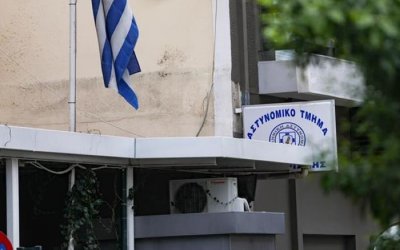 Ιστορίες καθημερινής... τρέλας: Αρνήτρια «Ελληνίδα Αυτόχθων Ιθαγενής» έκοψε πρόστιμο… 6 εκατ. ευρώ σε αστυνομικό που τη συνέλαβε