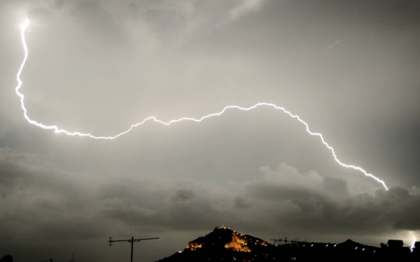 Έκτακτο δελτίο επιδείνωσης του καιρού: Έρχονται καταιγίδες, χαλάζι και θυελλώδεις άνεμοι