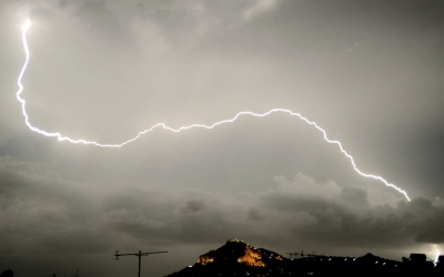 Έκτακτο δελτίο επιδείνωσης του καιρού: Έρχονται καταιγίδες, χαλάζι και θυελλώδεις άνεμοι