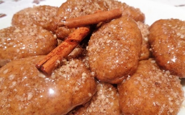 Παραδοσιακά μελομακάρονα (χωρίς ζάχαρη) μονό με μέλι από την Σία Λαδά