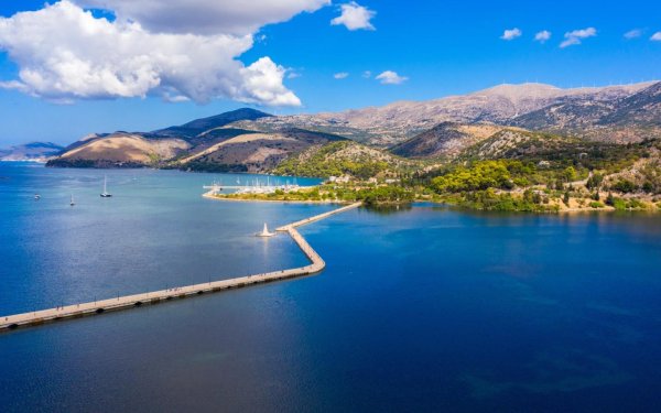 &quot;Διασχίζοντας την πέτρινη γέφυρα Αργοστολίου&quot;