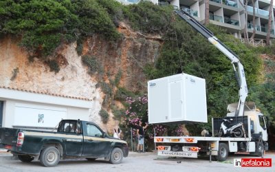 Αργοστόλι: Τοποθετήθηκαν οι νέες τουαλέτες στην δημοτική παραλία του Πλατύ Γιαλού (εικόνες)