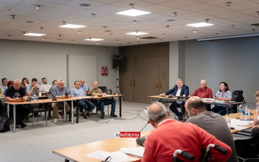 Συνεδριάζει τώρα το Δημοτικό Συμβούλιο του Δήμου Αργοστολίου για 3ο Νηπιαγωγείο και Γυμνάσιο Αργοστολίου