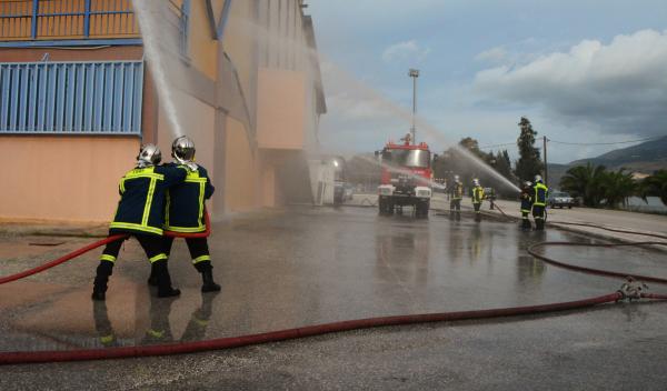 Με επιτυχία η άσκηση ετοιμότητας της Πυροσβεστικής στο κλειστό «Αντώνης Τρίτσης» (εικόνες + video)