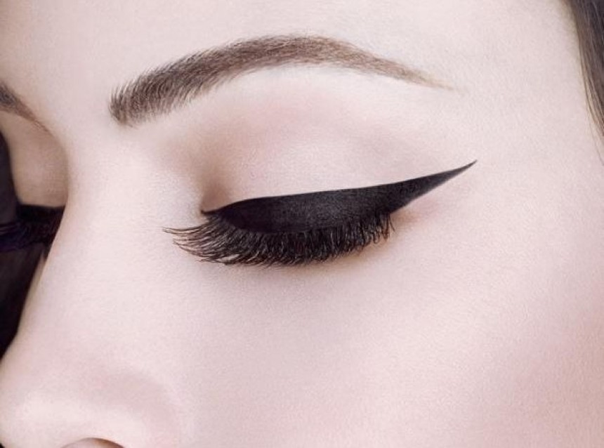 4 βήματα για την τέλεια γραμμή eyeliner