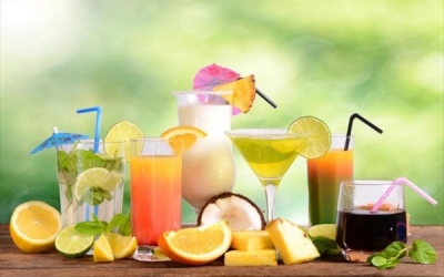 Πόσες θερμίδες έχουν μερικά γνωστά καλοκαιρινά ποτά