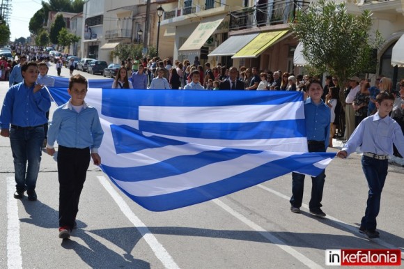 Η μαθητική παρέλαση για την επέτειο του «ΟΧΙ» στο Ληξούρι (εικόνες)