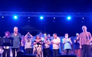 Ληξούρι: Η μεγάλη συναυλία του Υπερίωνα με τους Νίκο Ζιώγαλα και Γιάννη Μηλιώκα (video)
