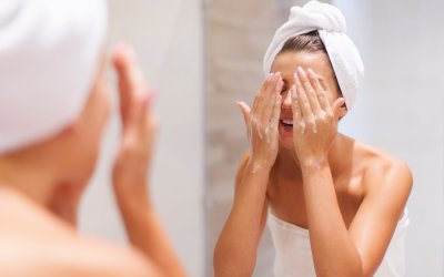 Τι συμβαίνει στο δέρμα σου τις εβδομάδες πριν την περίοδο