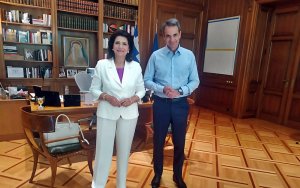 Συνάντηση της Περιφερειάρχη Ρόδης Κράτσα – Τσαγκαροπούλου με τον Πρωθυπουργό Κυριάκο Μητσοτάκη στο Μέγαρο Μαξίμου