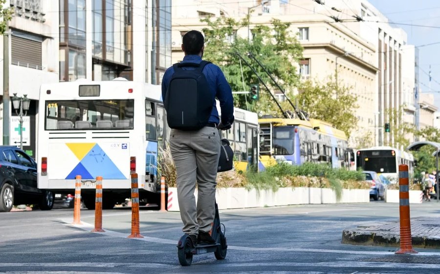 Ο νέος ΚΟΚ φέρνει νέους αυστηρούς κανόνες για πατίνια και ποδήλατα