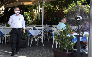 Μίνι lockdown σε Αχαΐα και Ιωάννινα με απόφαση Χαρδαλιά
