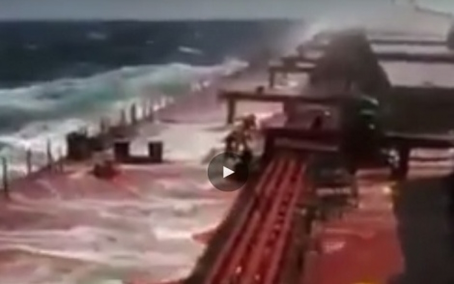 Ακόμα ένας λόγος που το επάγγελμα του ναυτικού είναι από τα πιο επικίνδυνα (VIDEO)