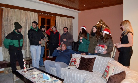 Τα κάλαντα στα Σιμωτάτα από τον "Κόκκινο Βράχο" (εικόνες)