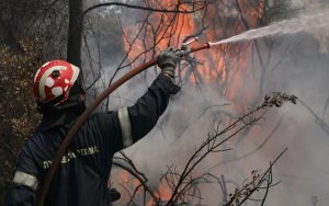 Φωτιά στην Κορινθία: Νέα ειδοποίηση από το 112, εκκενώνονται κι άλλα χωριά (εικόνες)