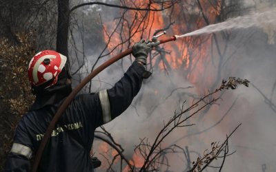Φωτιά στην Κορινθία: Νέα ειδοποίηση από το 112, εκκενώνονται κι άλλα χωριά (εικόνες)