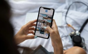 Το υπουργείο Ανάπτυξης κάνει follow γνωστούς infuencers και τους περνάει από κόσκινο