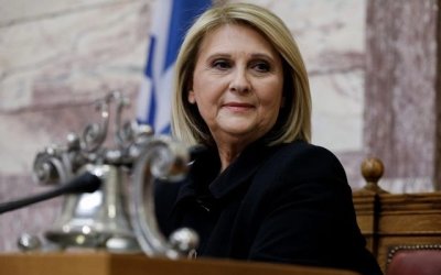 Ξέσπασμα εποχικών πυροσβεστών για τις δηλώσεις Βούλτεψη εν μέσω πύρινου εφιάλτη - "Να κάτσει στο κλιματιστικό της"