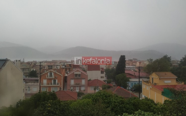 Αγρίεψαν τα πράγματα! Ο “Ιανός” “μαστιγώνει” την Κεφαλονιά - Κανείς να μην κυκλοφορεί αυτή την ώρα (Εικόνες - video)