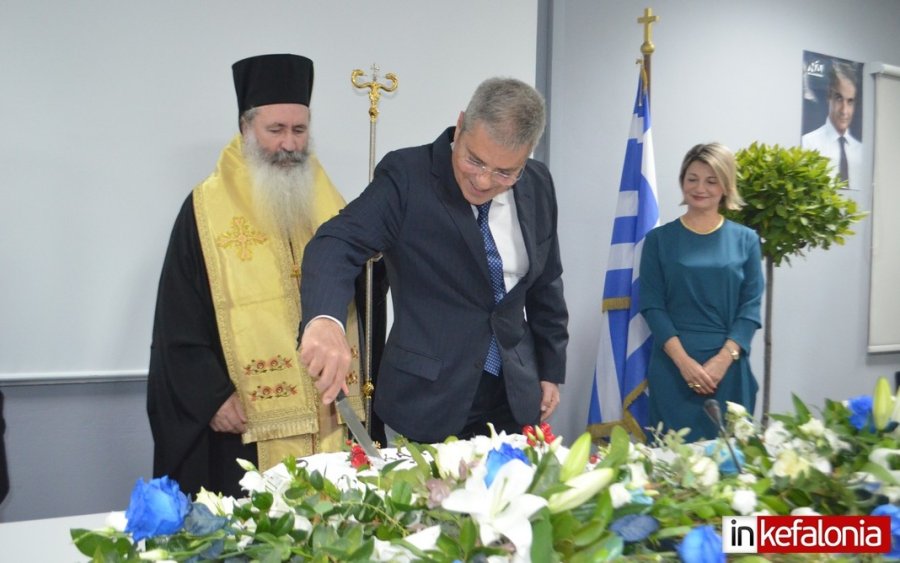 Το αδιαχώρητο στο Επιμελητήριο και με παρουσία Γραφάκου, η κοπή της πίτας του Βουλευτή Κεφαλονιάς - Ιθάκης Παναγή Καππάτου (εικόνες/video)