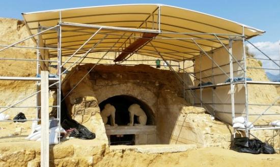 «Πάγωσε» η ανασκαφή στην Αμφίπολη – Δεν προχωρούν στο εσωτερικό οι αρχαιολόγοι