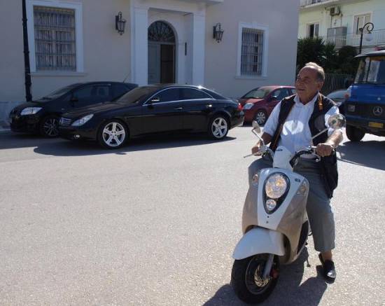 O Πέτρος «οργώνει» το Αργοστόλι