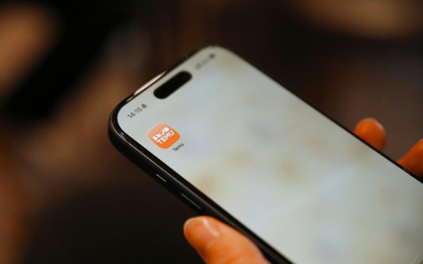 Τέλος στα φθηνά δέματα από Shein - Temu: Πόσο θα πληρώνει ο καταναλωτής