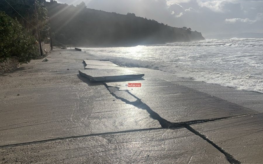 ΑΝΑΝΕΩΜΕΝΟ : Μεγάλες ζημιές στην παραλία Λουρδα λόγω της κακοκαιρίας - Καταστράφηκε ο δρόμος - Φθορές και σε ιδιοκτησίες