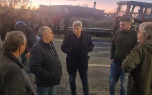 Φαραντούρης από μπλόκο Νίκαιας: «Αγώνας επιβίωσης για τους αγρότες»