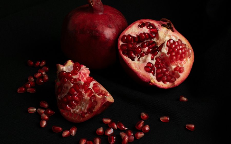 Γιατί σπάμε ρόδι την Πρωτοχρονιά; Η ευχή που πρέπει να πείτε